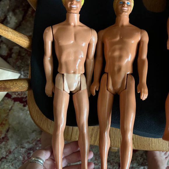 Vintage Ken Dolls '58, '88, '91, '83 and Clothing Mattel - Picture 2 of 16